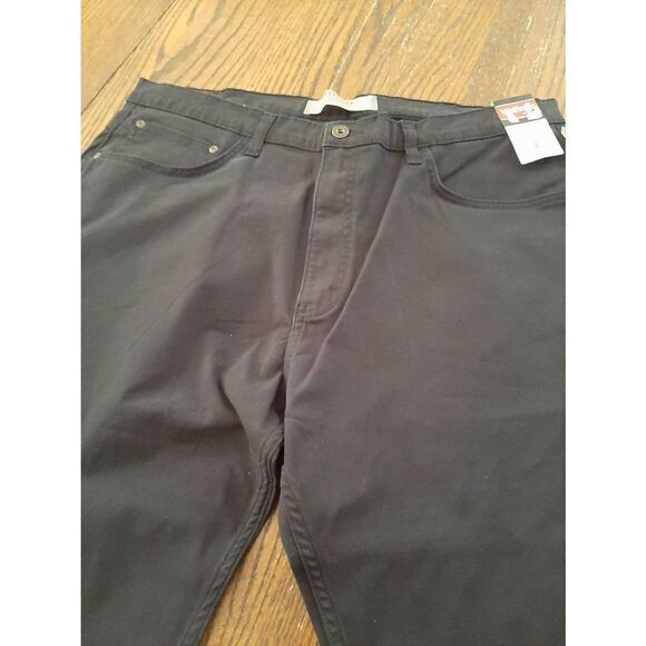 New 38x32 Wrangler Straight Fit Black Pants with Pockets and Belt Loops NWT - Picture 2 of 3